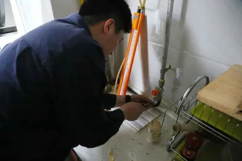 江苏省南通市启东市为4520户特困家庭安装燃气安全保护装置